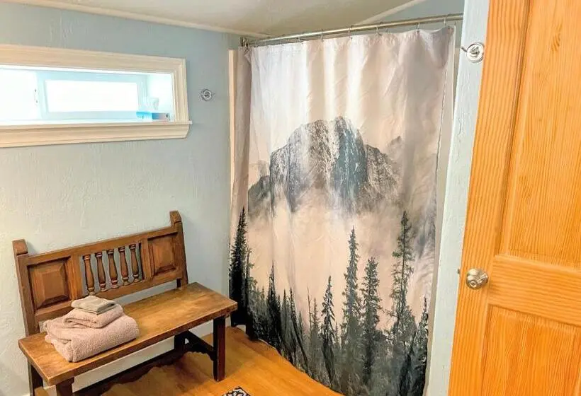 Deluxe Suite King Bed, Outside Inn