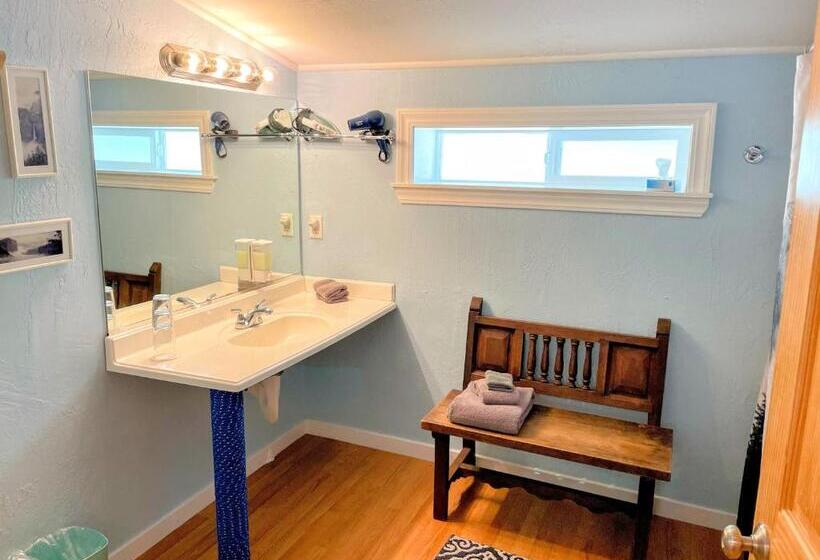 带大床的复式套间, Outside Inn