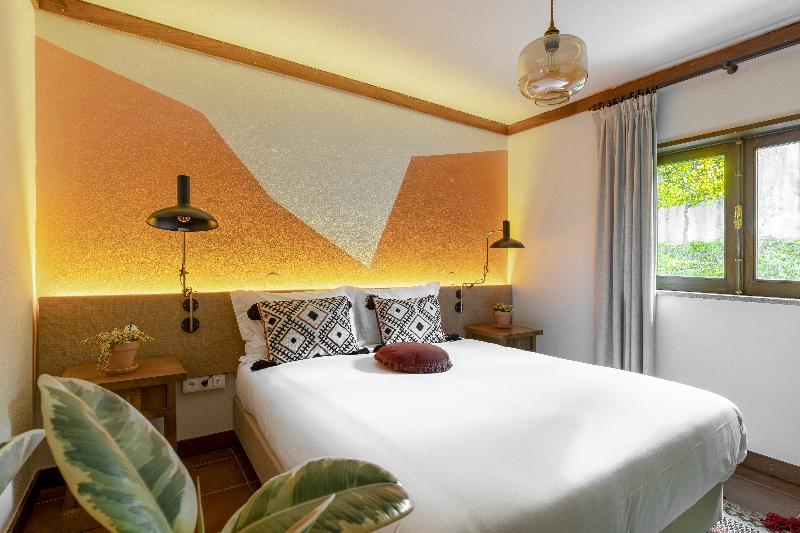 غرفة قياسية, Selina Geres