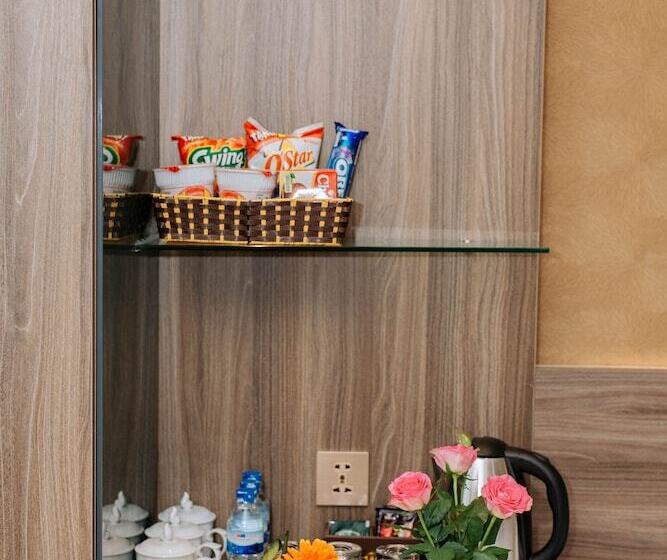 اتاق لوکس سه تخته, Thông đỏ