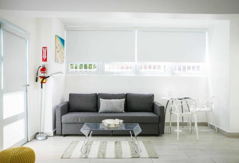 استودیوی استاندارد, Avila Guesthouse