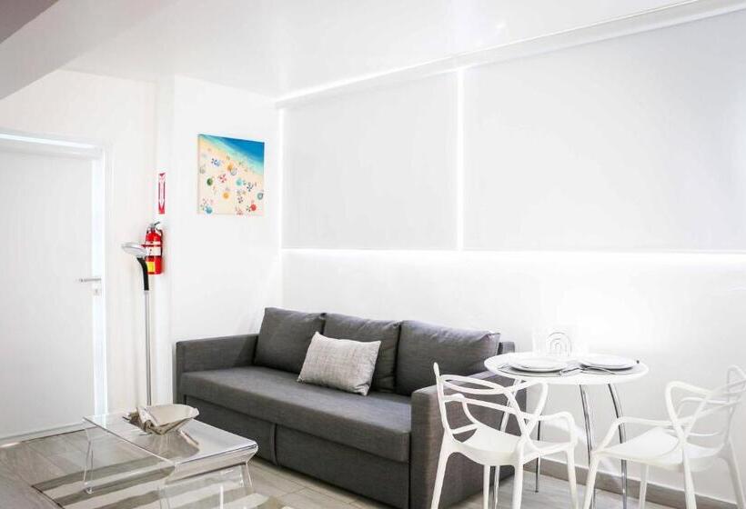 استودیوی استاندارد, Avila Guesthouse