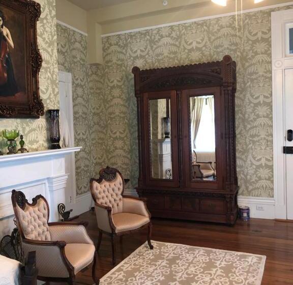 Люкс, The Montgomery B&b
