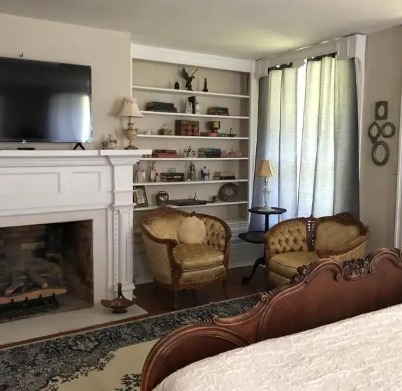 キングサイズベッドのスイートルーム, The Montgomery B&b