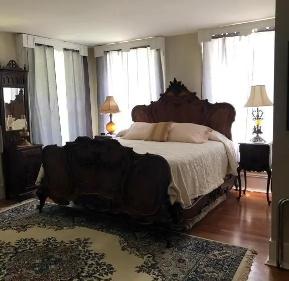 キングサイズベッドのスイートルーム, The Montgomery B&b