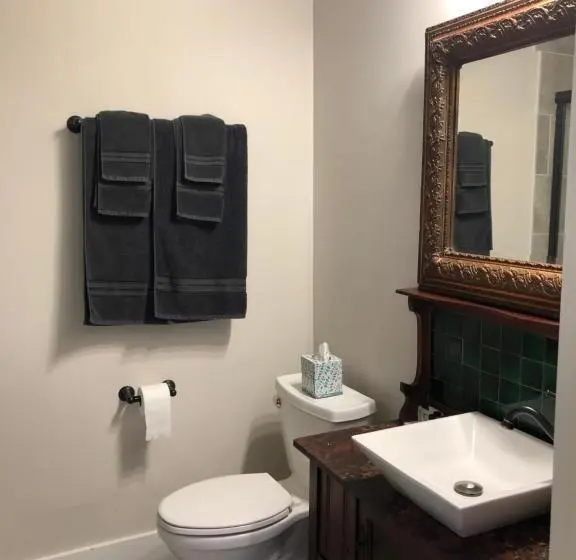 バルコニー付きデラックスルーム, The Montgomery B&b