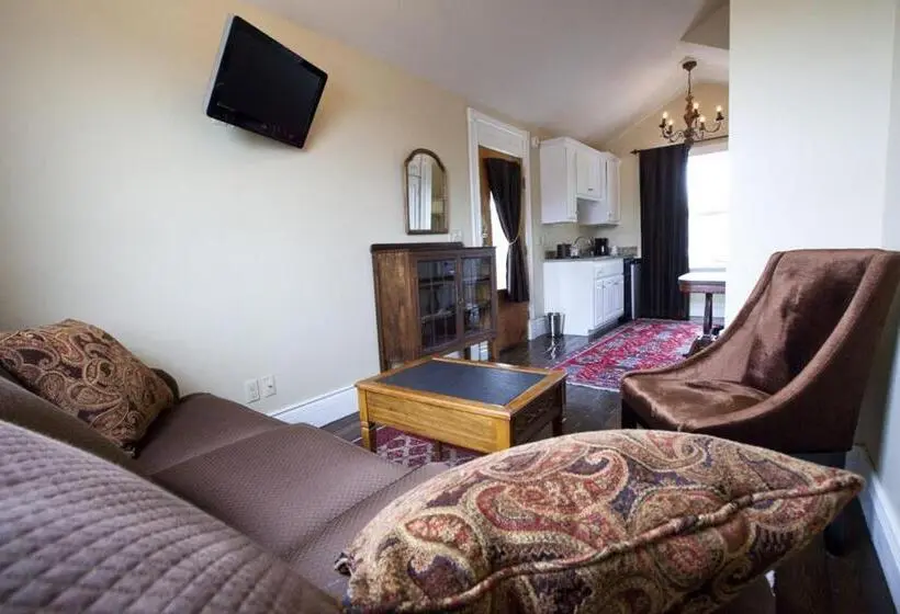 اتاق لوکس سه تخته, Dickson Street Inn