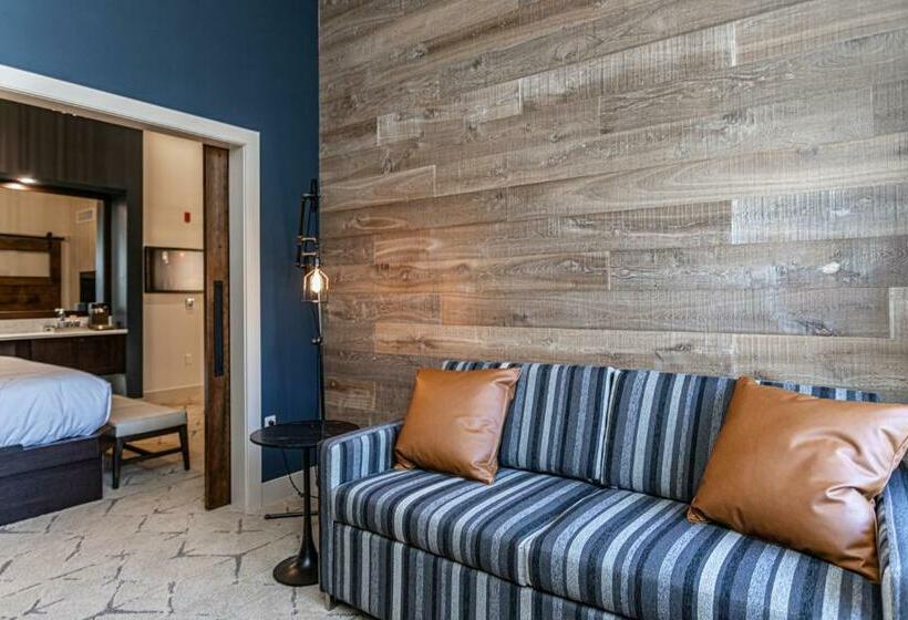 Четырехместный Номер Deluxe, Ghost Light Inn