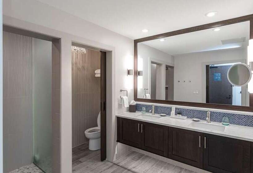 Четырехместный Номер Deluxe, Ghost Light Inn