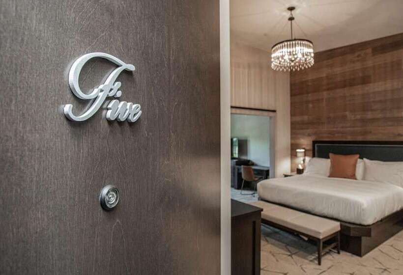 Четырехместный Номер Deluxe, Ghost Light Inn