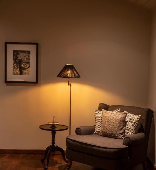 سوییت لوکس, W15 Hanthana Estate Kandy