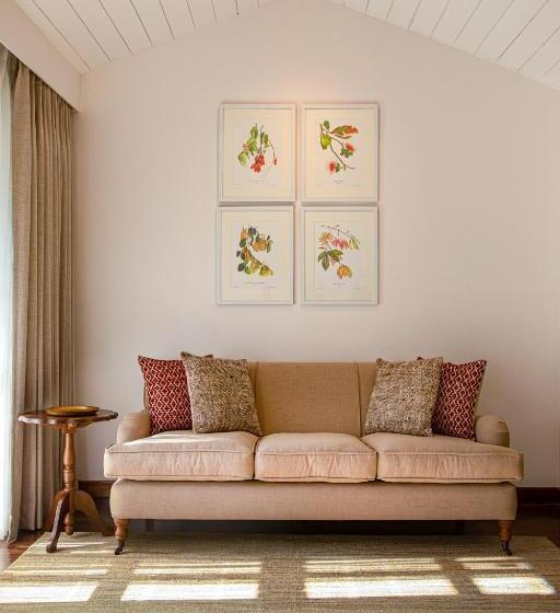 سوییت لوکس, W15 Hanthana Estate Kandy