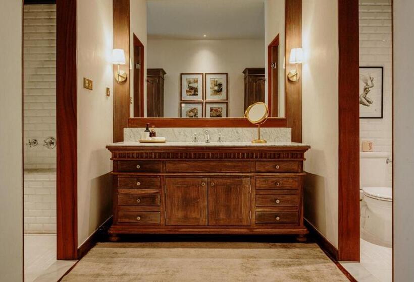 سوییت لوکس, W15 Hanthana Estate Kandy