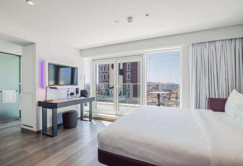 سوییت خانوادگی, Yotel Porto