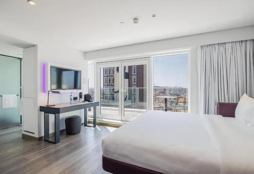 Perhesviitti, Yotel Porto