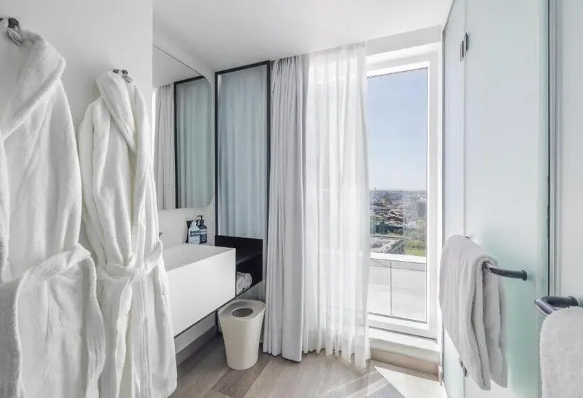 Perhesviitti, Yotel Porto
