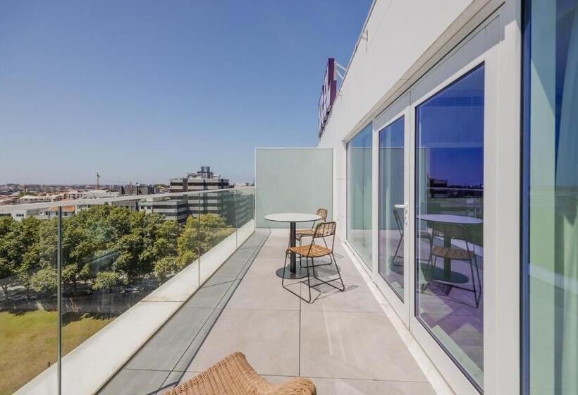 سوییت خانوادگی, Yotel Porto