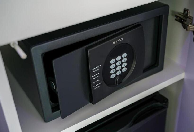 اتاق استاندارد سه نفره, Yotel Porto