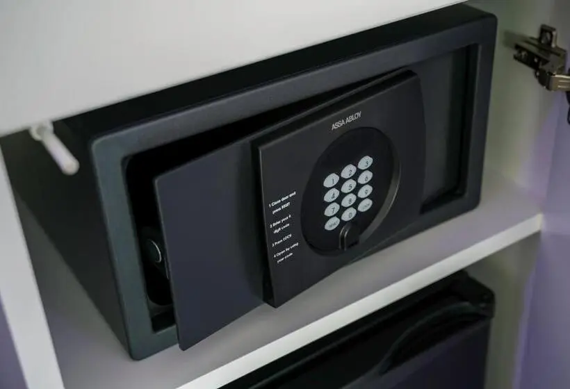 Standard Kolmen Hengen Huone, Yotel Porto