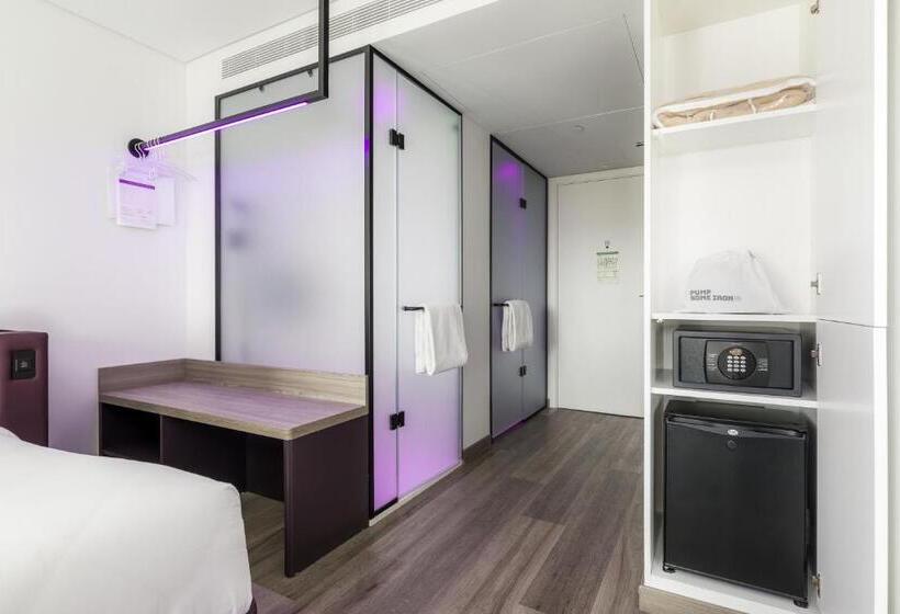 اتاق استاندارد سه نفره, Yotel Porto