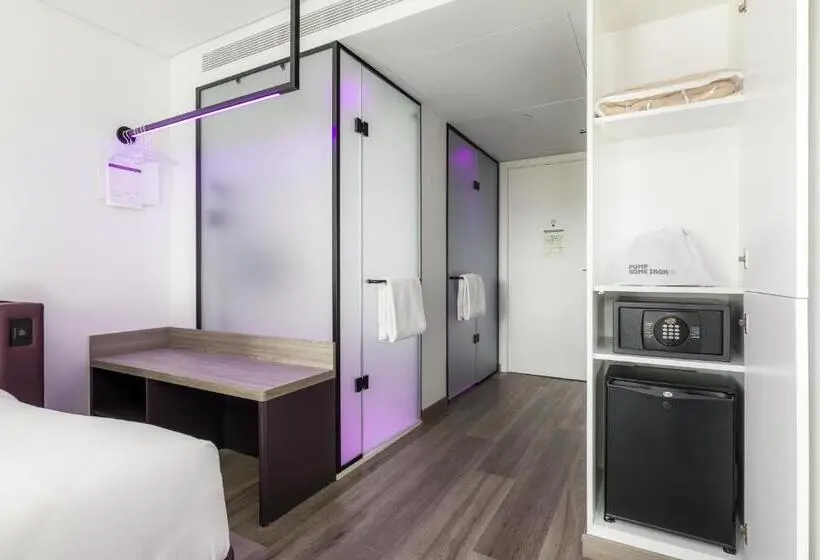 Standard Kolmen Hengen Huone, Yotel Porto