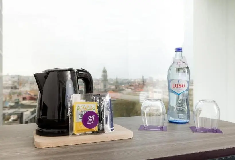 Perhehuone, Yotel Porto