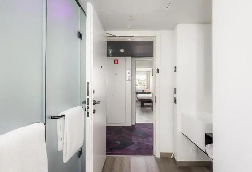 Perhehuone, Yotel Porto
