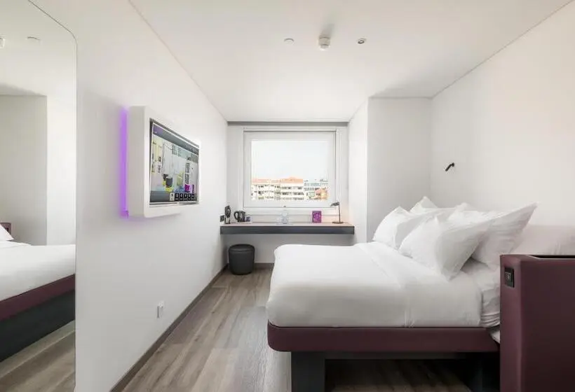 Perhehuone, Yotel Porto