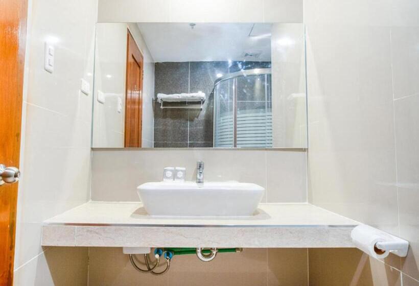 Deluxe Rum, Capital O 460 World Palace