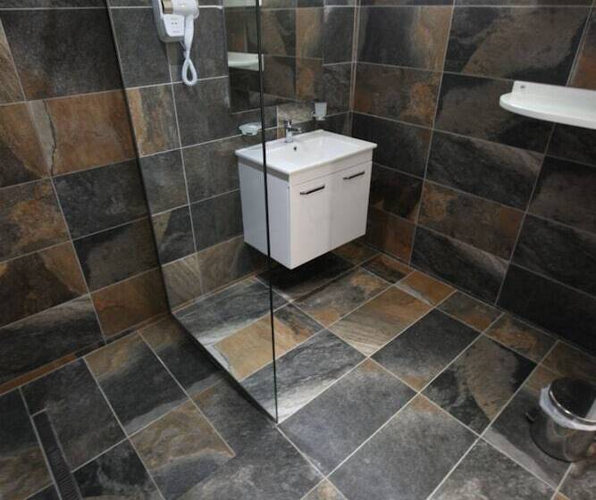 اتاق استاندارد سه نفره, Bunec Beach Resort