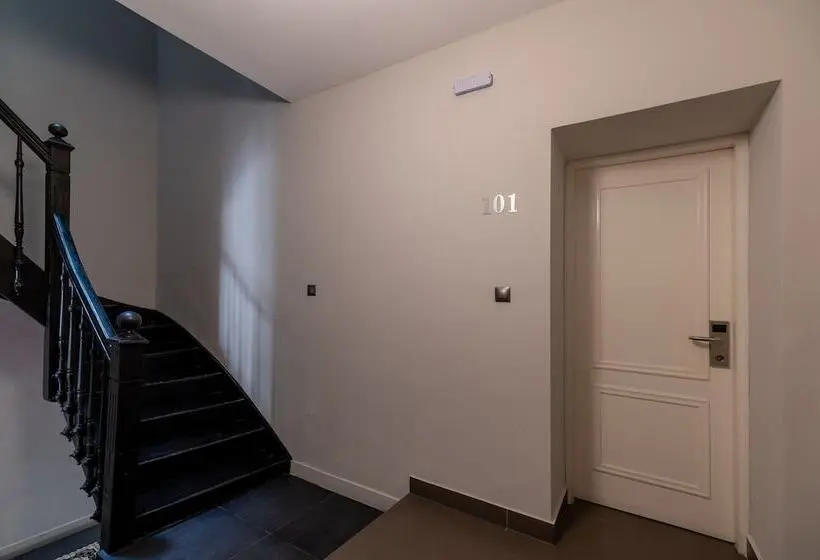 ジュニアスイート, Plaka Arch Suites