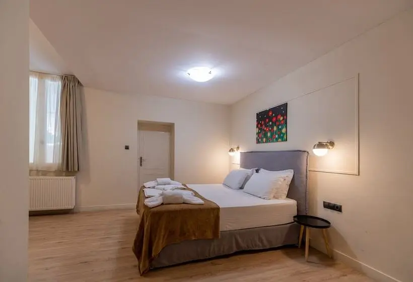 ジュニアスイート, Plaka Arch Suites