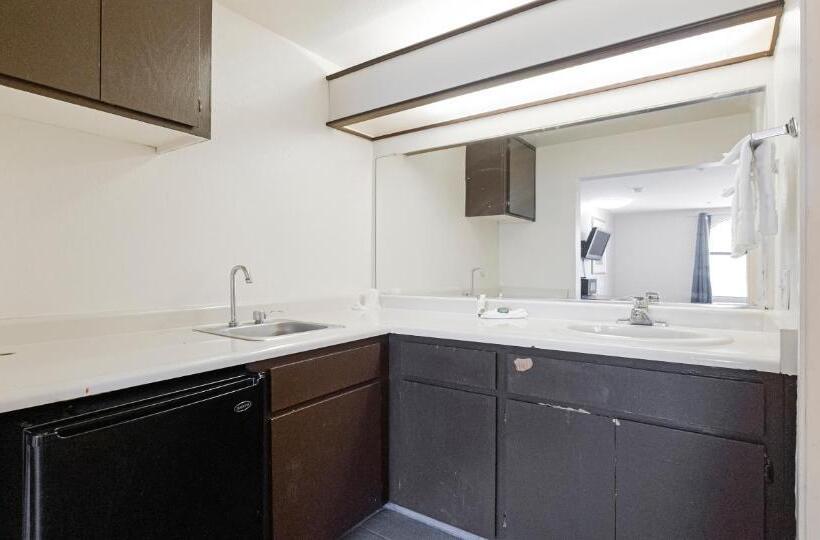 غرفة قياسية سرير كينج, Budget Inn And Suites Stockton Yosemite