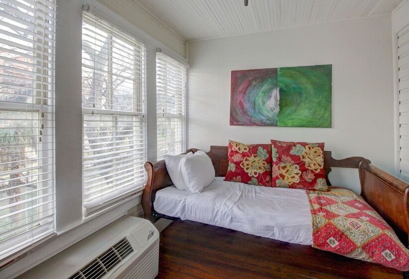 سوییت, Inn On The Riverwalk