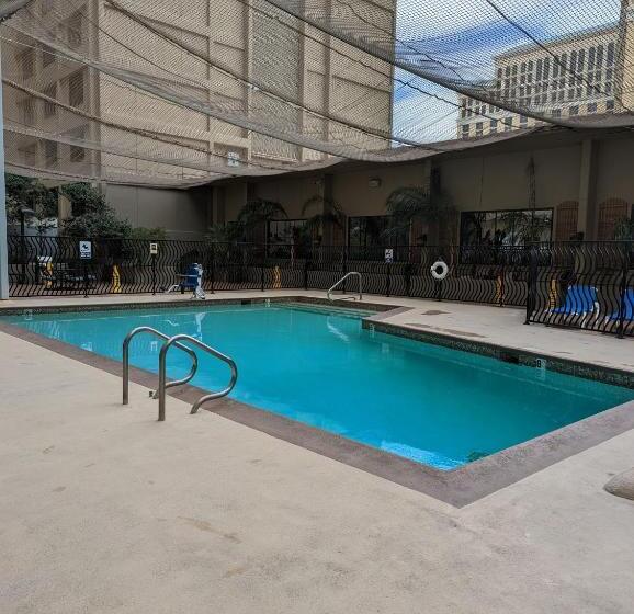 سوئیت 2 خوابه, Jockey Club 2 Bed 2 Ba