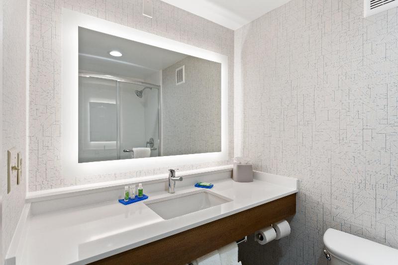 带大床的标准间, Holiday Inn Express Hopewell   Fort Lee Area, An Ihg