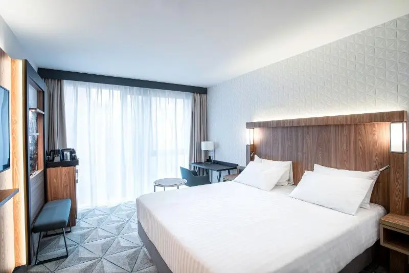 اتاق لوکس با تخت بزرگ, Courtyard By Marriott Paris Porte De Versailles