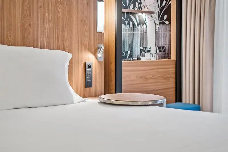 اتاق لوکس با تخت بزرگ, Courtyard By Marriott Paris Porte De Versailles