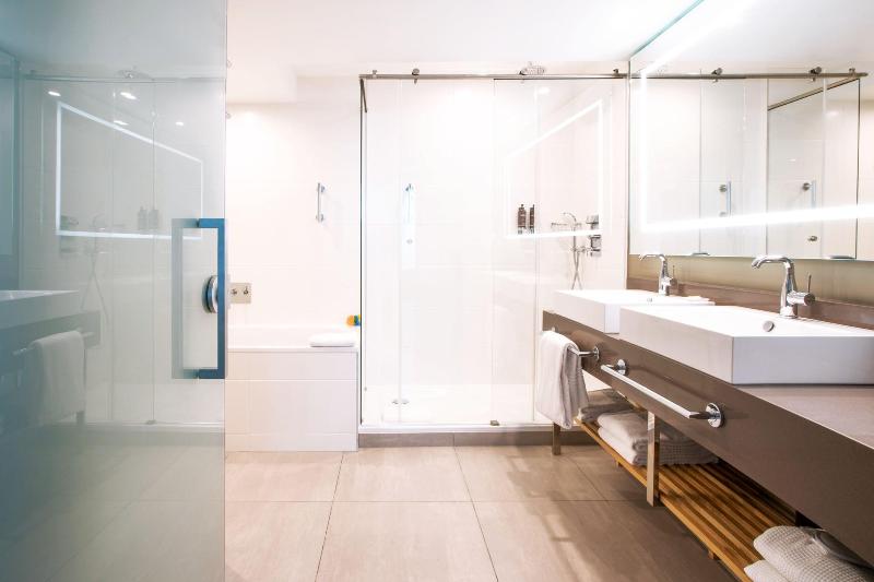 Deluxerum King Size Säng, Courtyard By Marriott Paris Porte De Versailles