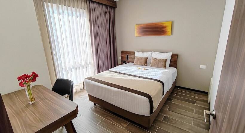 Полулюкс, Fujitaya Querétaro