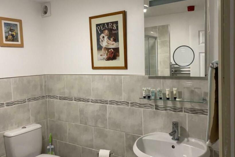 디럭스 룸, The Unicorn