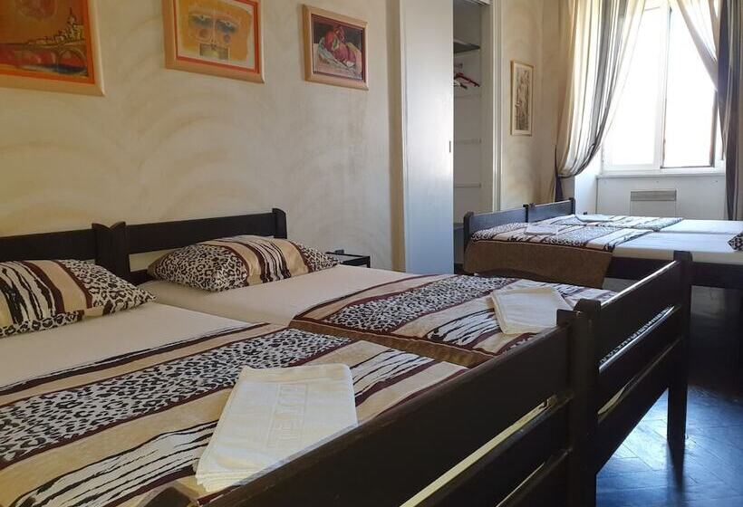 הכלכלה חדר לארבעה עם מקלחת משותפת, Hostel Morcic Ri