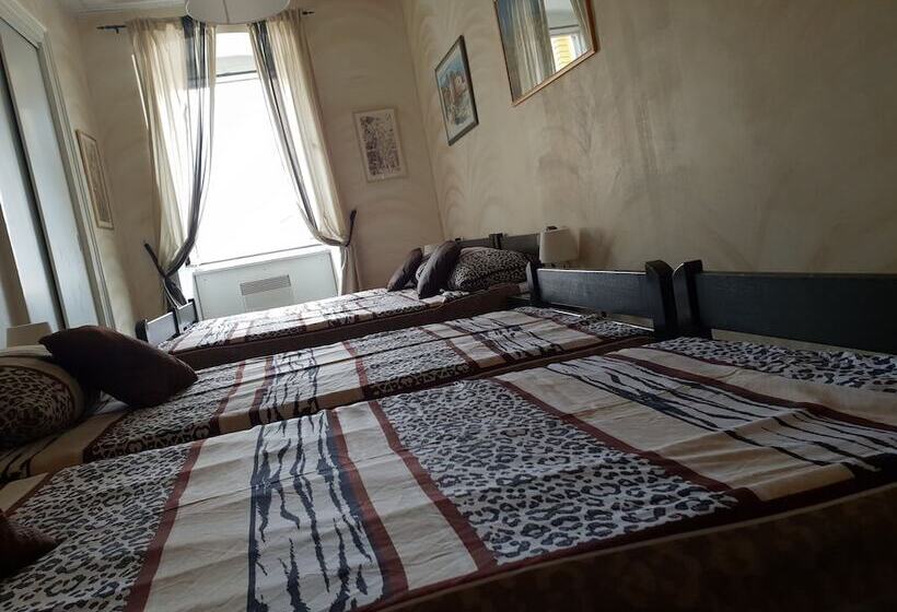 הכלכלה חדר לארבעה עם מקלחת משותפת, Hostel Morcic Ri