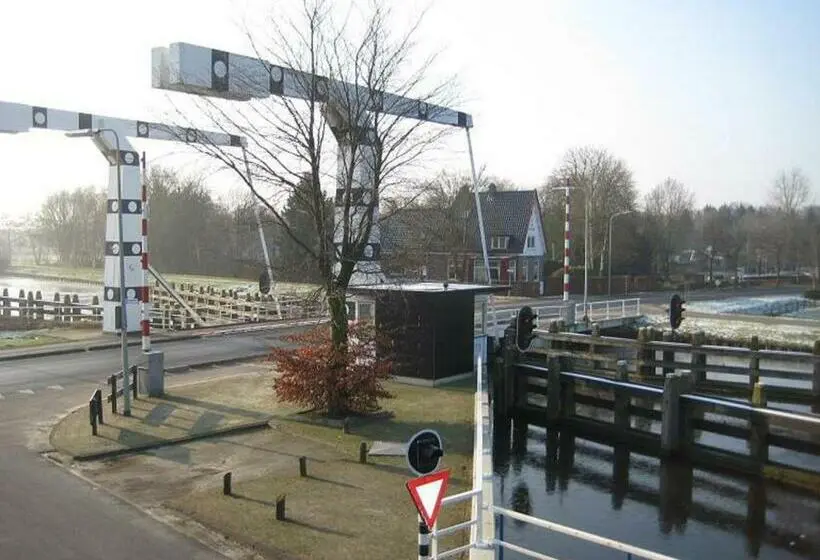スタンダードシングルルーム, De Vriezerbrug
