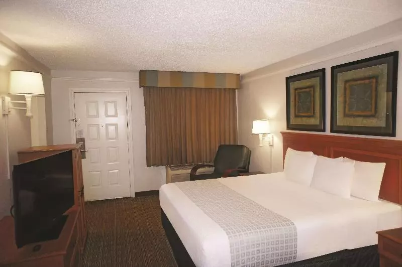 キングサイズベッドのデラックスルーム, La Quinta Inn By Wyndham Tallahassee North