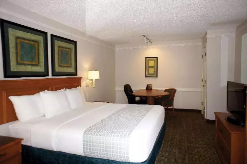 キングサイズベッドのデラックスルーム, La Quinta Inn By Wyndham Tallahassee North