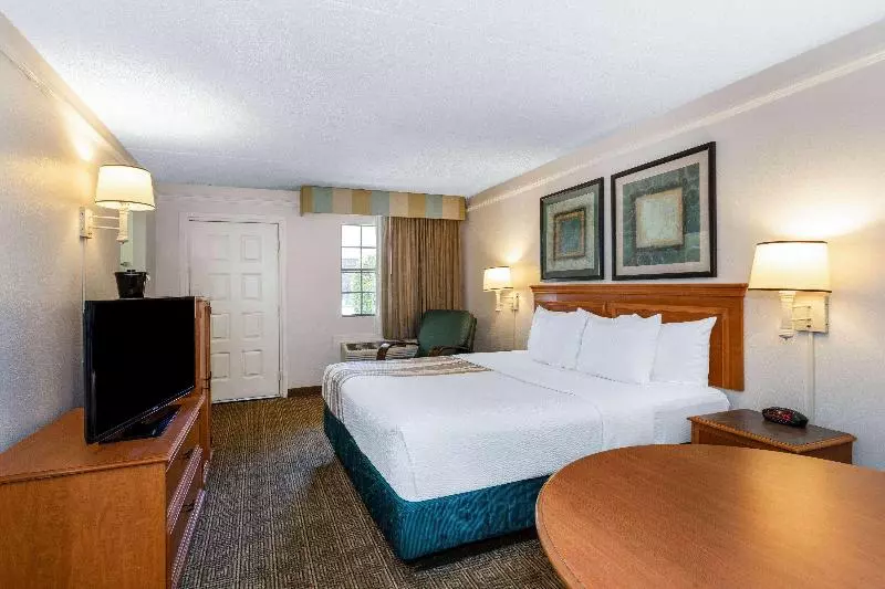 キングサイズベッドのデラックスルーム, La Quinta Inn By Wyndham Tallahassee North