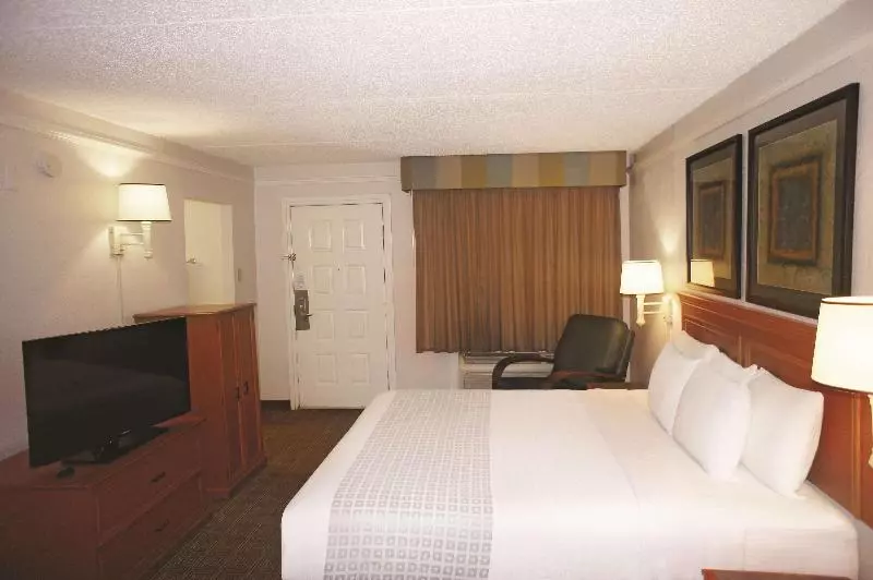 キングサイズベッドのデラックスルーム, La Quinta Inn By Wyndham Tallahassee North
