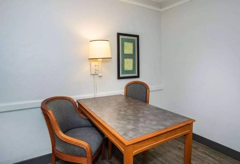 ２ダブルベッドのスタンダードルーム, La Quinta Inn By Wyndham Tallahassee North