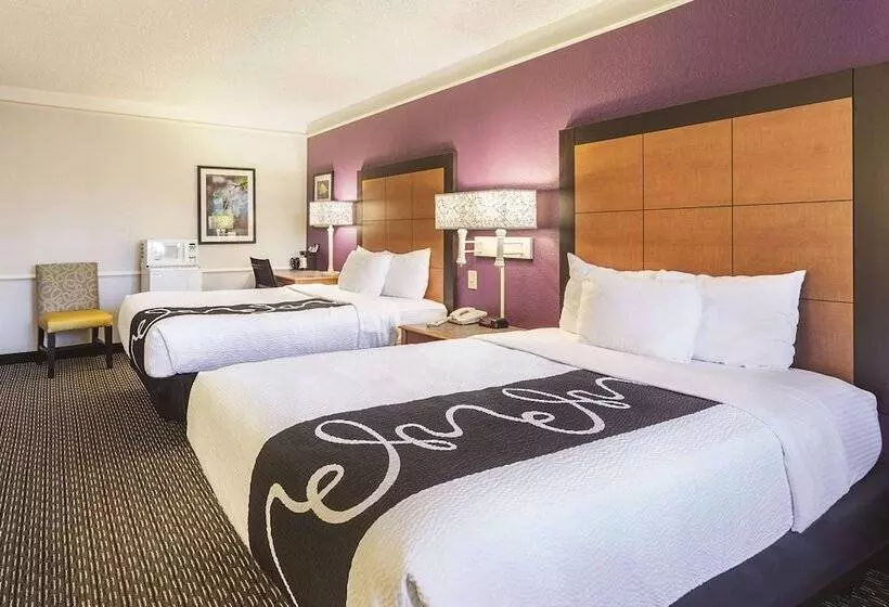 ２ダブルベッドのスタンダードルーム, La Quinta Inn & Suites By Wyndham University Area Chapel Hill